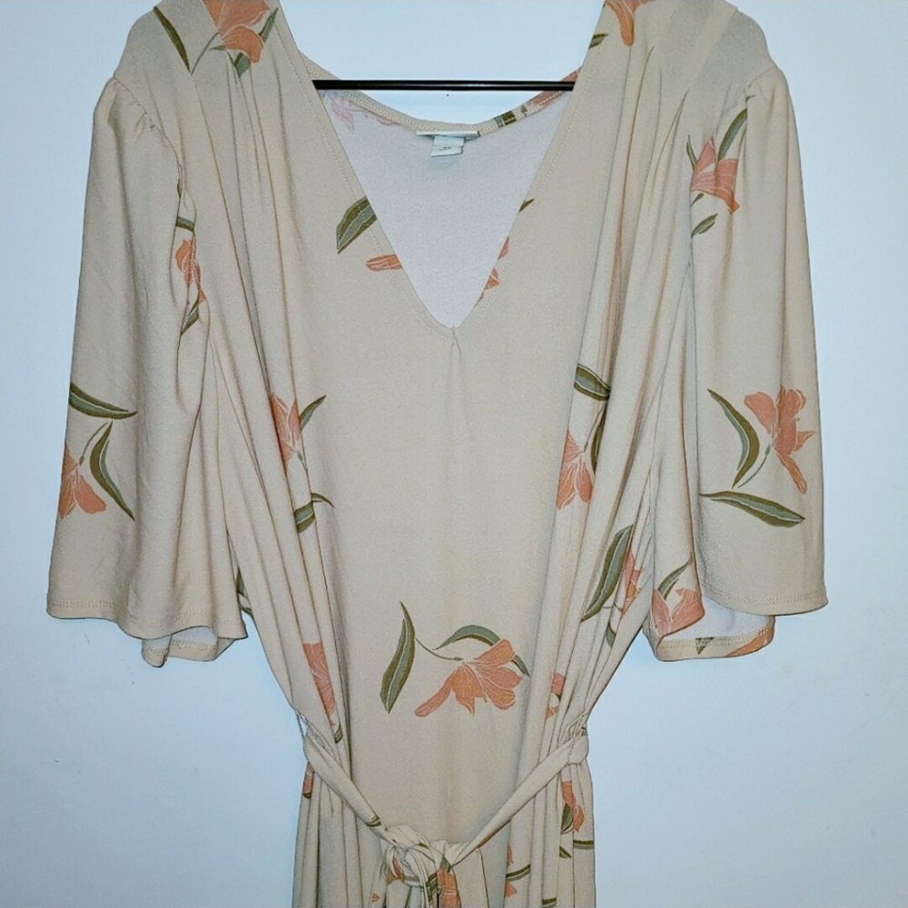 Ava & Viv Tan Floral Dress With Sleeves